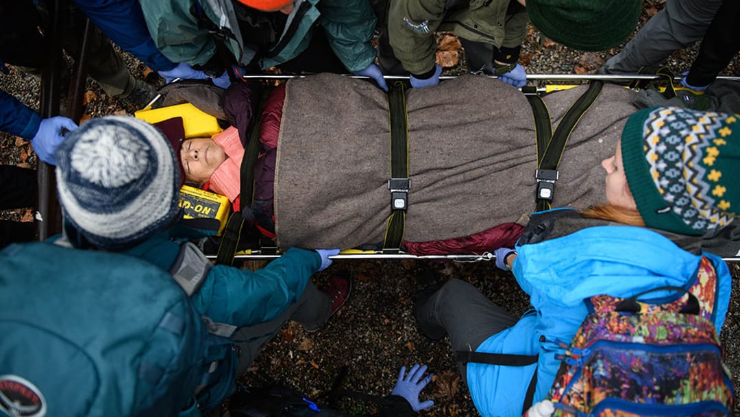 Carrying a person in a stretcher while on the Wilderness Medicine (SOLO Southeast) course