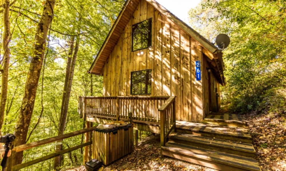 Image of a cabin in the Nantahala National Forest.