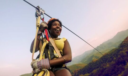 mountain-zip-line-tour-women-768x656